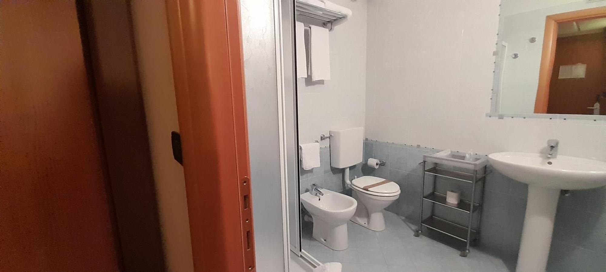 Hotel Ceretto Busca Exteriör bild