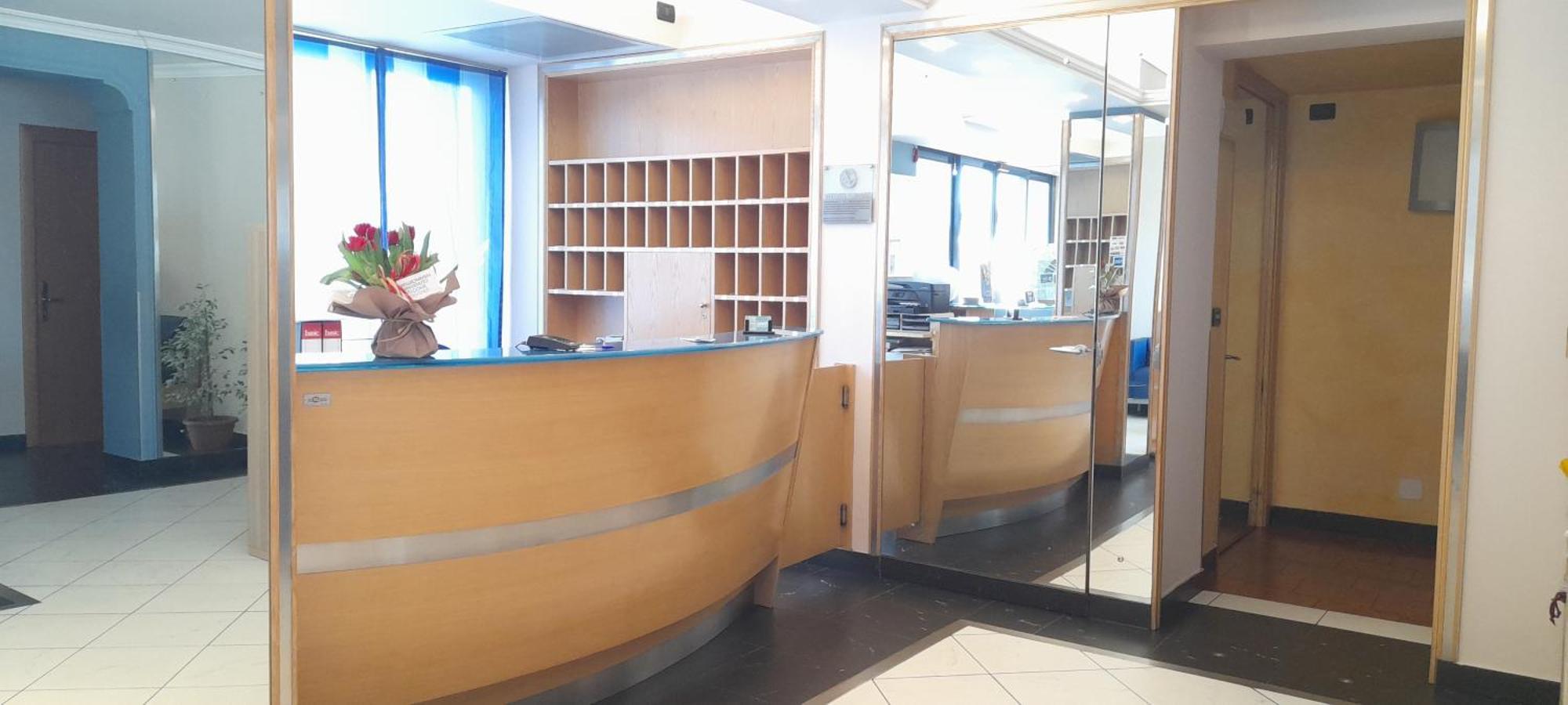 Hotel Ceretto Busca Exteriör bild